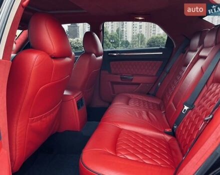 Черный Крайслер 300C, объемом двигателя 5.7 л и пробегом 77 тыс. км за 11500 $, фото 12 на Automoto.ua