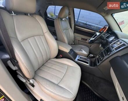 Черный Крайслер 300C, объемом двигателя 2.7 л и пробегом 320 тыс. км за 4500 $, фото 16 на Automoto.ua