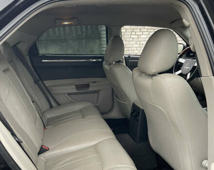 Черный Крайслер 300C, объемом двигателя 3.52 л и пробегом 277 тыс. км за 7000 $, фото 18 на Automoto.ua