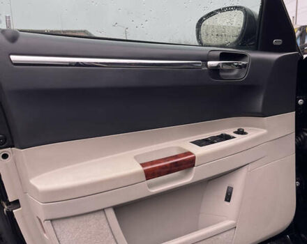 Черный Крайслер 300C, объемом двигателя 3.52 л и пробегом 277 тыс. км за 7000 $, фото 7 на Automoto.ua