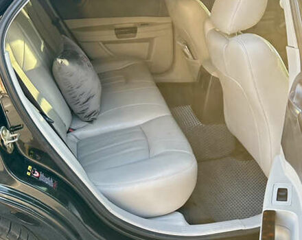 Черный Крайслер 300C, объемом двигателя 3.5 л и пробегом 270 тыс. км за 9500 $, фото 11 на Automoto.ua
