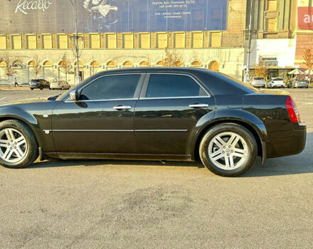 Черный Крайслер 300C, объемом двигателя 3.5 л и пробегом 270 тыс. км за 9500 $, фото 6 на Automoto.ua