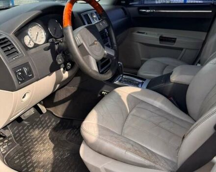 Черный Крайслер 300C, объемом двигателя 2.7 л и пробегом 320 тыс. км за 4500 $, фото 12 на Automoto.ua
