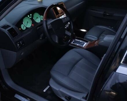 Черный Крайслер 300C, объемом двигателя 2.74 л и пробегом 356 тыс. км за 6500 $, фото 7 на Automoto.ua