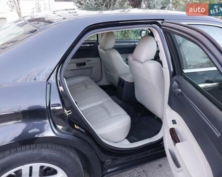 Чорний Крайслер 300C, об'ємом двигуна 2.74 л та пробігом 262 тис. км за 7250 $, фото 23 на Automoto.ua