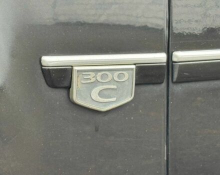 Черный Крайслер 300C, объемом двигателя 2.7 л и пробегом 235 тыс. км за 6500 $, фото 12 на Automoto.ua