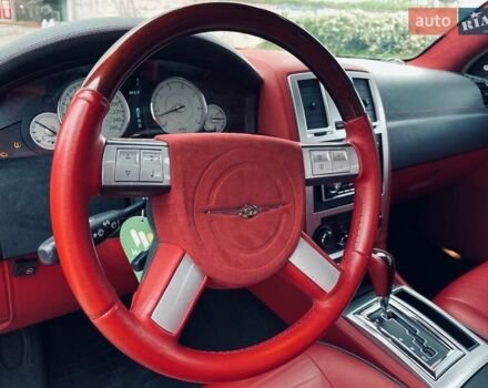 Черный Крайслер 300C, объемом двигателя 5.7 л и пробегом 77 тыс. км за 11500 $, фото 4 на Automoto.ua