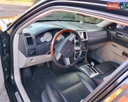 Черный Крайслер 300C, объемом двигателя 3.5 л и пробегом 202 тыс. км за 7593 $, фото 2 на Automoto.ua