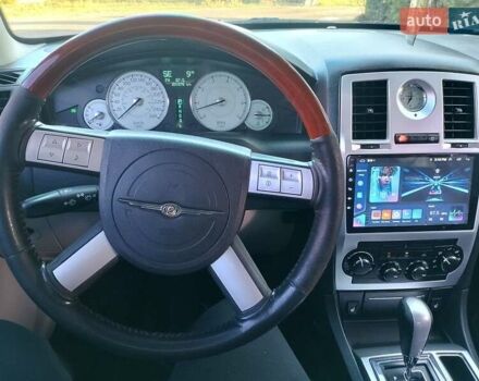 Черный Крайслер 300C, объемом двигателя 3.5 л и пробегом 202 тыс. км за 7593 $, фото 5 на Automoto.ua