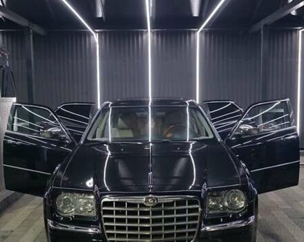 Черный Крайслер 300C, объемом двигателя 3.52 л и пробегом 220 тыс. км за 8800 $, фото 11 на Automoto.ua