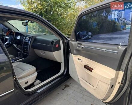 Черный Крайслер 300C, объемом двигателя 2.7 л и пробегом 320 тыс. км за 4500 $, фото 20 на Automoto.ua