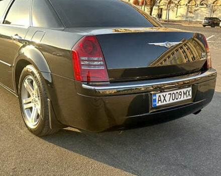 Черный Крайслер 300C, объемом двигателя 3.5 л и пробегом 270 тыс. км за 9500 $, фото 5 на Automoto.ua