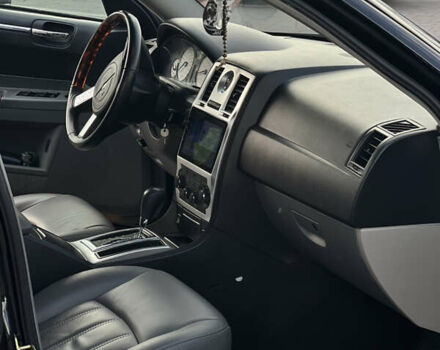 Чорний Крайслер 300C, об'ємом двигуна 3.52 л та пробігом 409 тис. км за 7999 $, фото 10 на Automoto.ua