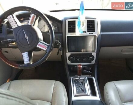 Черный Крайслер 300C, объемом двигателя 2.7 л и пробегом 183 тыс. км за 7500 $, фото 11 на Automoto.ua