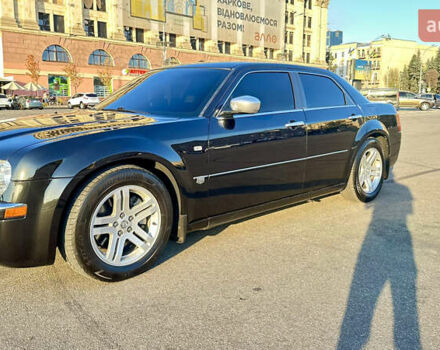 Черный Крайслер 300C, объемом двигателя 3.5 л и пробегом 270 тыс. км за 9500 $, фото 7 на Automoto.ua