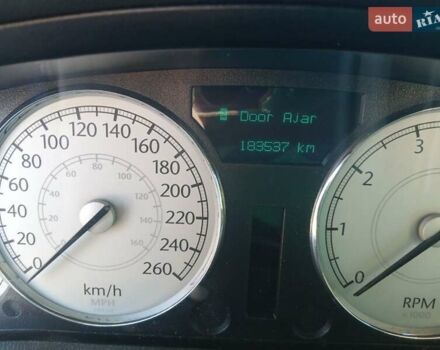 Черный Крайслер 300C, объемом двигателя 2.7 л и пробегом 183 тыс. км за 7500 $, фото 3 на Automoto.ua