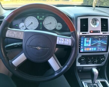 Черный Крайслер 300C, объемом двигателя 3.5 л и пробегом 202 тыс. км за 7593 $, фото 6 на Automoto.ua