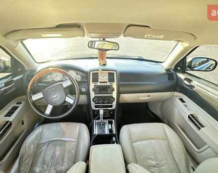 Черный Крайслер 300C, объемом двигателя 3.5 л и пробегом 270 тыс. км за 9500 $, фото 10 на Automoto.ua