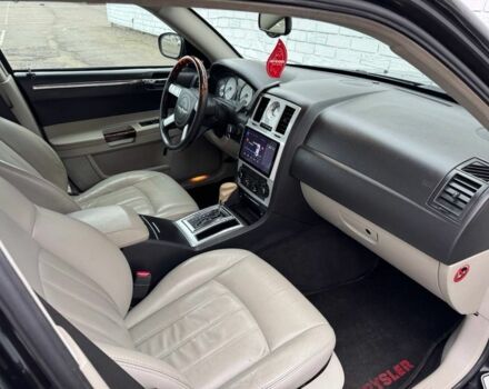 Черный Крайслер 300C, объемом двигателя 2.7 л и пробегом 235 тыс. км за 6500 $, фото 20 на Automoto.ua