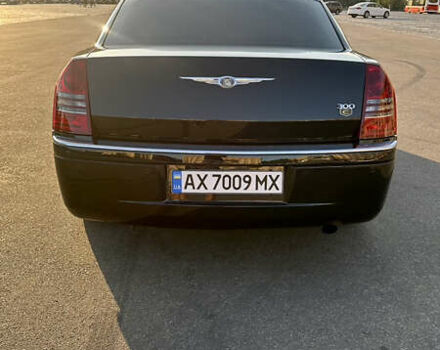 Черный Крайслер 300C, объемом двигателя 3.5 л и пробегом 270 тыс. км за 9500 $, фото 4 на Automoto.ua