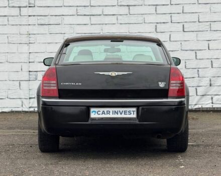 Черный Крайслер 300C, объемом двигателя 2.7 л и пробегом 235 тыс. км за 6500 $, фото 15 на Automoto.ua