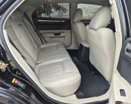 Чорний Крайслер 300C, об'ємом двигуна 2.7 л та пробігом 263 тис. км за 6856 $, фото 13 на Automoto.ua