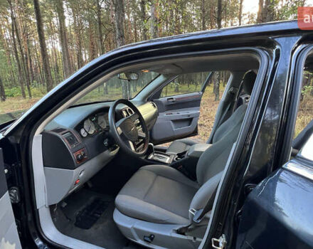 Черный Крайслер 300C, объемом двигателя 2.7 л и пробегом 165 тыс. км за 6699 $, фото 26 на Automoto.ua