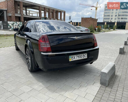 Черный Крайслер 300C, объемом двигателя 2.7 л и пробегом 265 тыс. км за 8200 $, фото 5 на Automoto.ua
