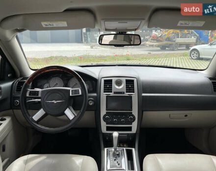 Черный Крайслер 300C, объемом двигателя 2.7 л и пробегом 265 тыс. км за 8200 $, фото 12 на Automoto.ua