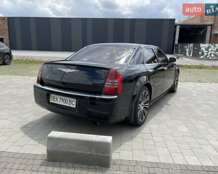 Черный Крайслер 300C, объемом двигателя 2.7 л и пробегом 265 тыс. км за 8200 $, фото 6 на Automoto.ua
