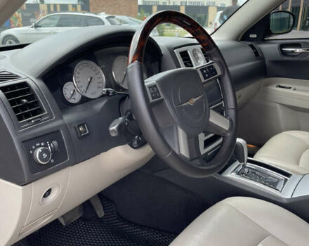 Черный Крайслер 300C, объемом двигателя 2.7 л и пробегом 265 тыс. км за 8200 $, фото 13 на Automoto.ua