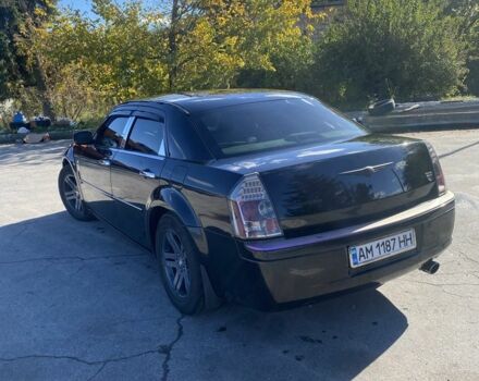 Черный Крайслер 300C, объемом двигателя 2.7 л и пробегом 262 тыс. км за 5000 $, фото 3 на Automoto.ua