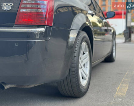 Черный Крайслер 300C, объемом двигателя 2.74 л и пробегом 220 тыс. км за 6450 $, фото 7 на Automoto.ua