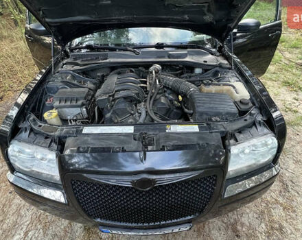 Черный Крайслер 300C, объемом двигателя 2.7 л и пробегом 165 тыс. км за 6699 $, фото 16 на Automoto.ua