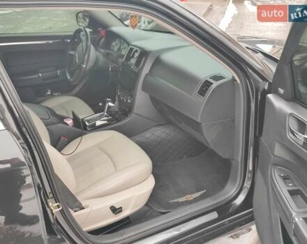 Черный Крайслер 300C, объемом двигателя 2.74 л и пробегом 220 тыс. км за 10500 $, фото 21 на Automoto.ua