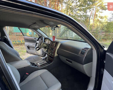 Черный Крайслер 300C, объемом двигателя 2.7 л и пробегом 165 тыс. км за 6699 $, фото 28 на Automoto.ua