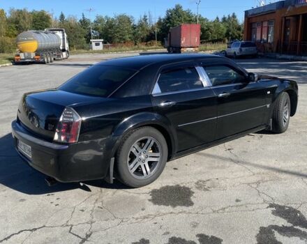 Черный Крайслер 300C, объемом двигателя 2.7 л и пробегом 262 тыс. км за 5000 $, фото 5 на Automoto.ua