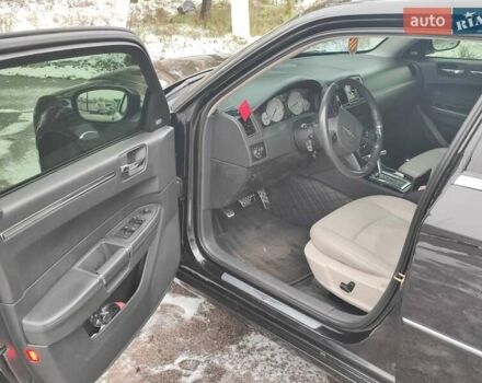 Черный Крайслер 300C, объемом двигателя 2.74 л и пробегом 220 тыс. км за 10500 $, фото 15 на Automoto.ua
