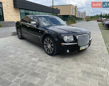 Черный Крайслер 300C, объемом двигателя 2.7 л и пробегом 265 тыс. км за 8200 $, фото 10 на Automoto.ua