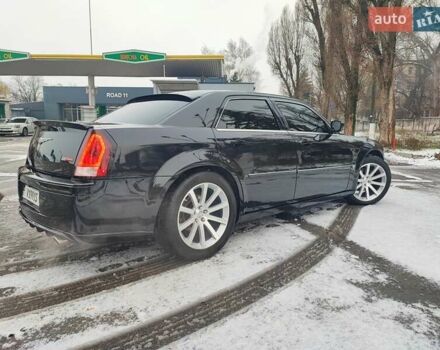 Черный Крайслер 300C, объемом двигателя 2.74 л и пробегом 220 тыс. км за 10500 $, фото 5 на Automoto.ua