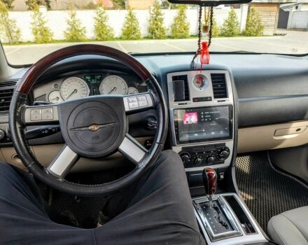 Черный Крайслер 300C, объемом двигателя 2.7 л и пробегом 167 тыс. км за 11500 $, фото 14 на Automoto.ua