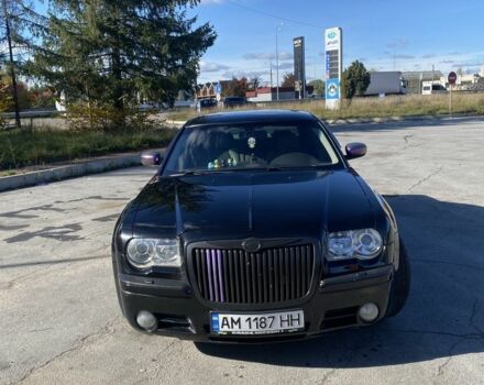 Черный Крайслер 300C, объемом двигателя 2.7 л и пробегом 262 тыс. км за 5000 $, фото 2 на Automoto.ua