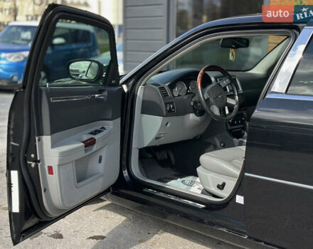 Чорний Крайслер 300C, об'ємом двигуна 3.52 л та пробігом 121 тис. км за 7999 $, фото 17 на Automoto.ua