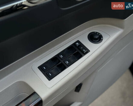 Черный Крайслер 300C, объемом двигателя 2.74 л и пробегом 220 тыс. км за 6450 $, фото 13 на Automoto.ua