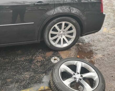 Черный Крайслер 300C, объемом двигателя 2.74 л и пробегом 220 тыс. км за 10500 $, фото 23 на Automoto.ua