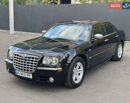 Черный Крайслер 300C, объемом двигателя 2.74 л и пробегом 220 тыс. км за 6450 $, фото 1 на Automoto.ua