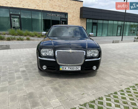 Черный Крайслер 300C, объемом двигателя 2.7 л и пробегом 265 тыс. км за 8200 $, фото 1 на Automoto.ua