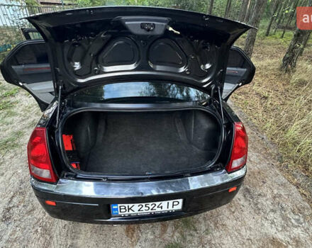 Черный Крайслер 300C, объемом двигателя 2.7 л и пробегом 165 тыс. км за 6699 $, фото 15 на Automoto.ua