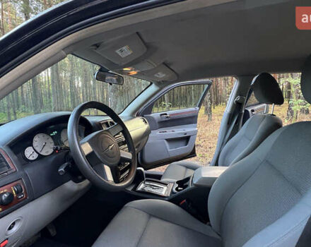 Черный Крайслер 300C, объемом двигателя 2.7 л и пробегом 165 тыс. км за 6699 $, фото 24 на Automoto.ua