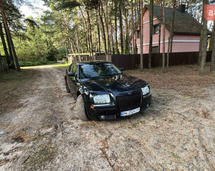 Черный Крайслер 300C, объемом двигателя 2.7 л и пробегом 165 тыс. км за 6699 $, фото 5 на Automoto.ua